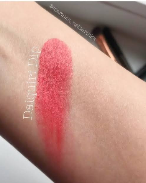 رژگونه پودری فنتی بیوتی مدل چیکس سوئید